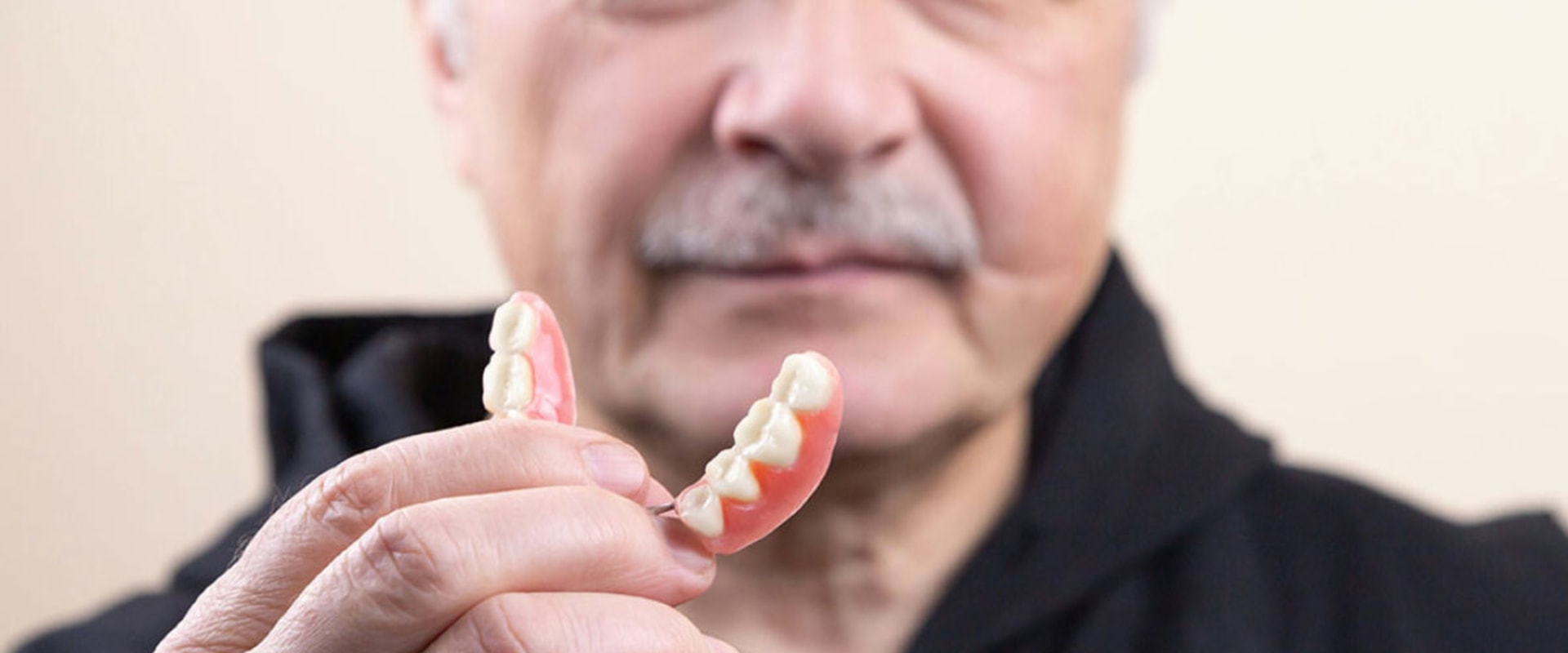 Causes and Solutions for Loose Dentures: A Comprehensive Guide